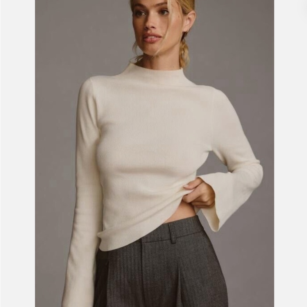 🦄 Anthropologie Arlowe Bell-Sleeve sweater by Maeve - ivory